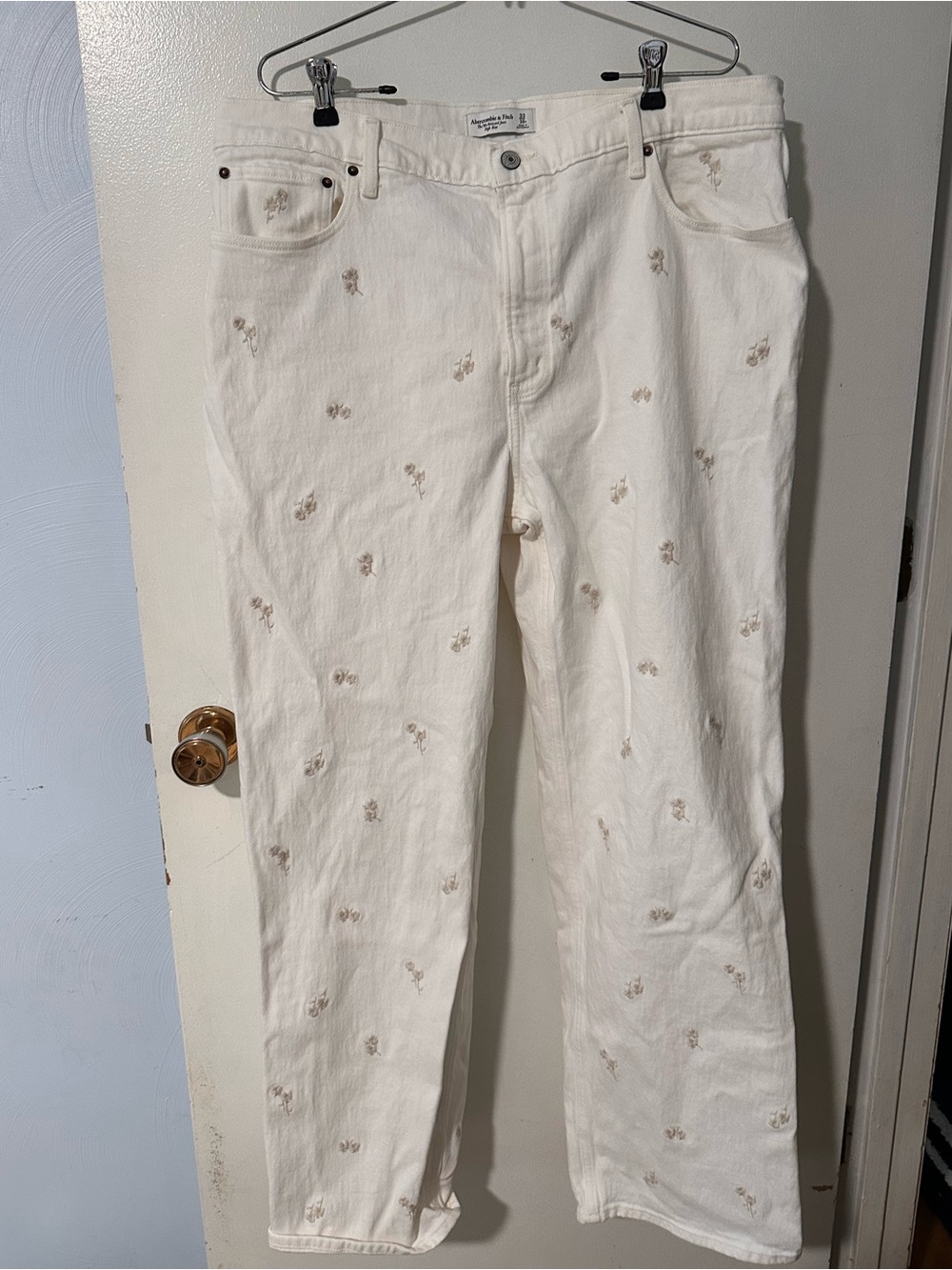 Abercrombie & Fitch HR Embroidered 90’s Relaxed Jean